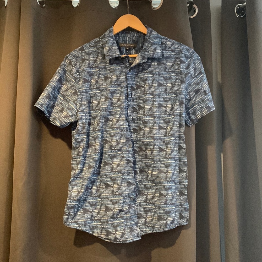 Short sleeve button up